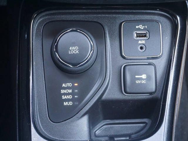 Used 2020 Jeep Compass Limited AWD/4WD image 29