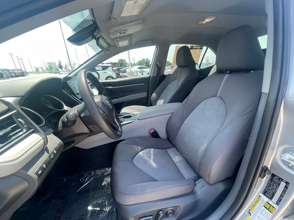 Used 2022 Toyota Camry LE FWD image 18