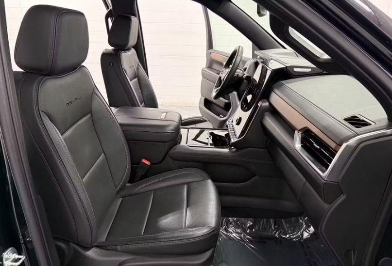 Used 2025 GMC Yukon Denali image 11