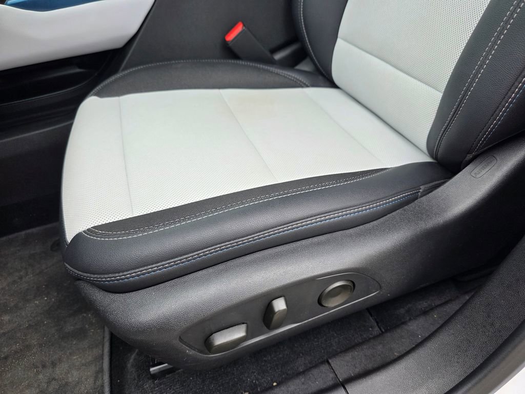 Certified 2025 Chevrolet Equinox EV LT image 12