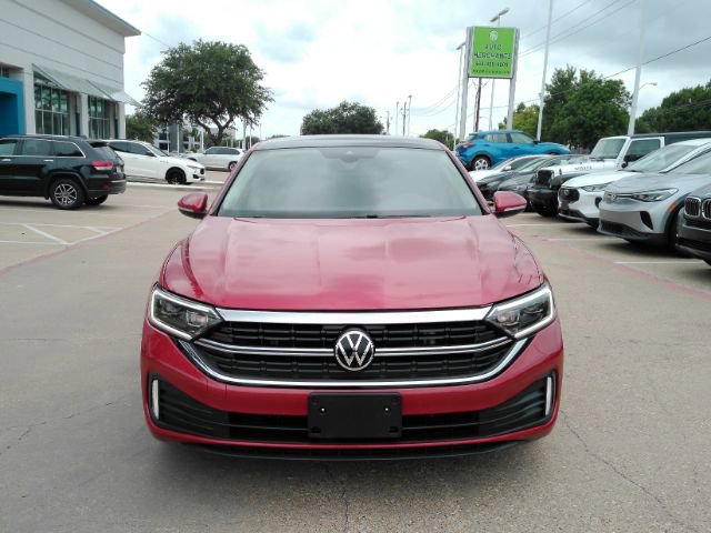 Used 2022 Volkswagen Jetta SEL FWD image 2