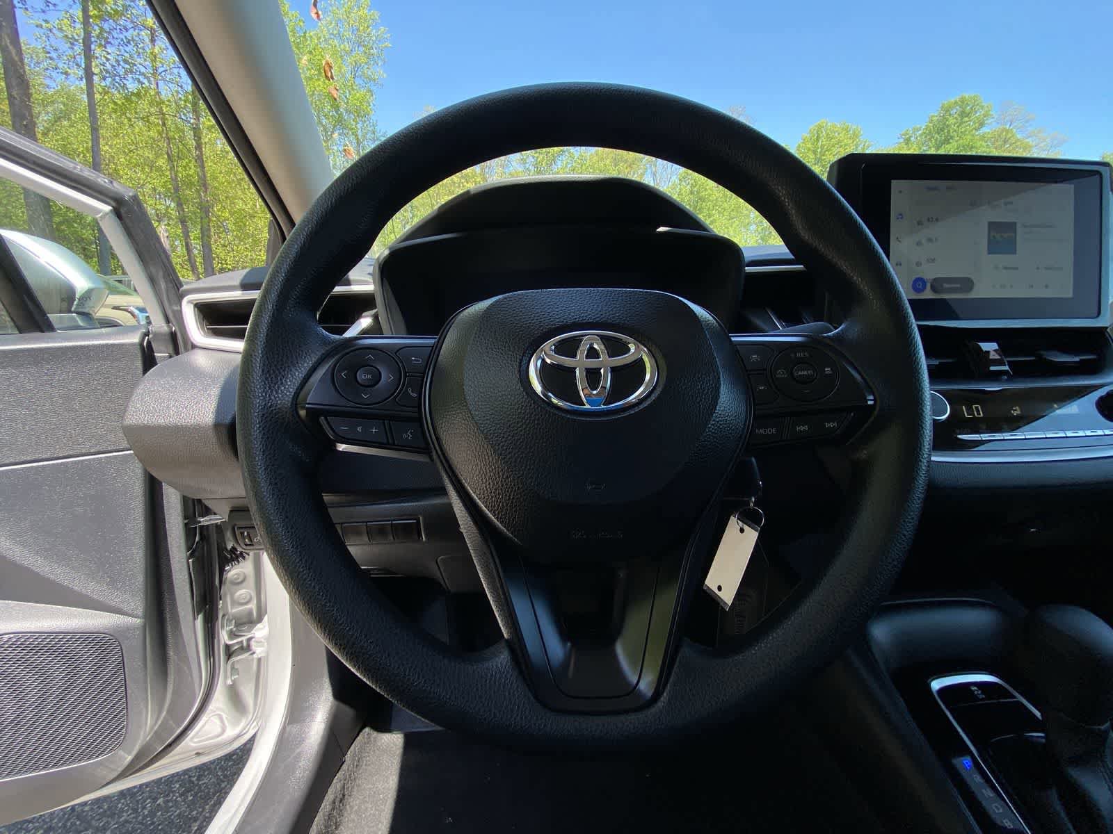 Used 2025 Toyota Corolla LE FWD image 30