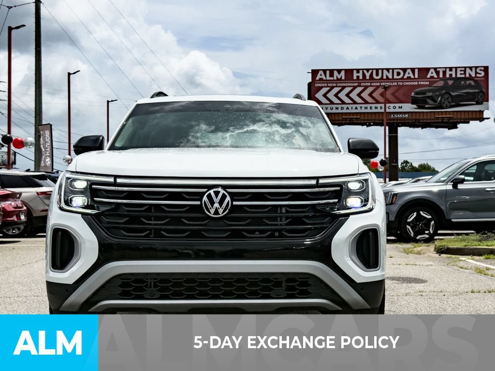 Used 2025 Volkswagen Atlas Peak Edition SE AWD/4WD image 3
