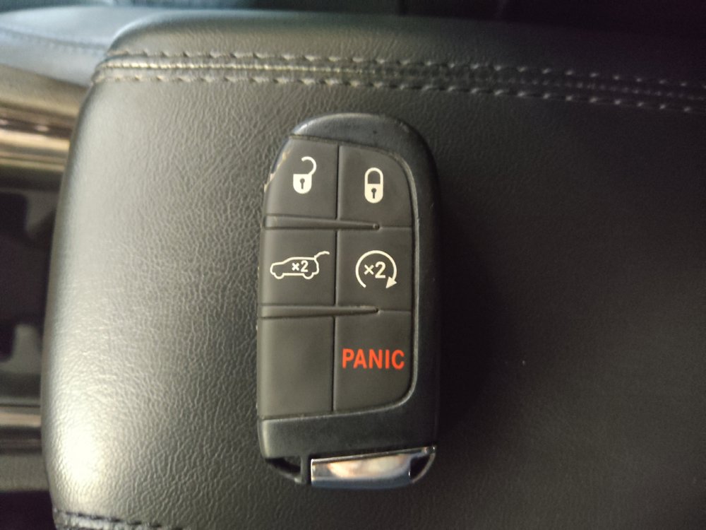Used 2025 Jeep Compass Latitude w/ Sun & Sound Group AWD/4WD image 32