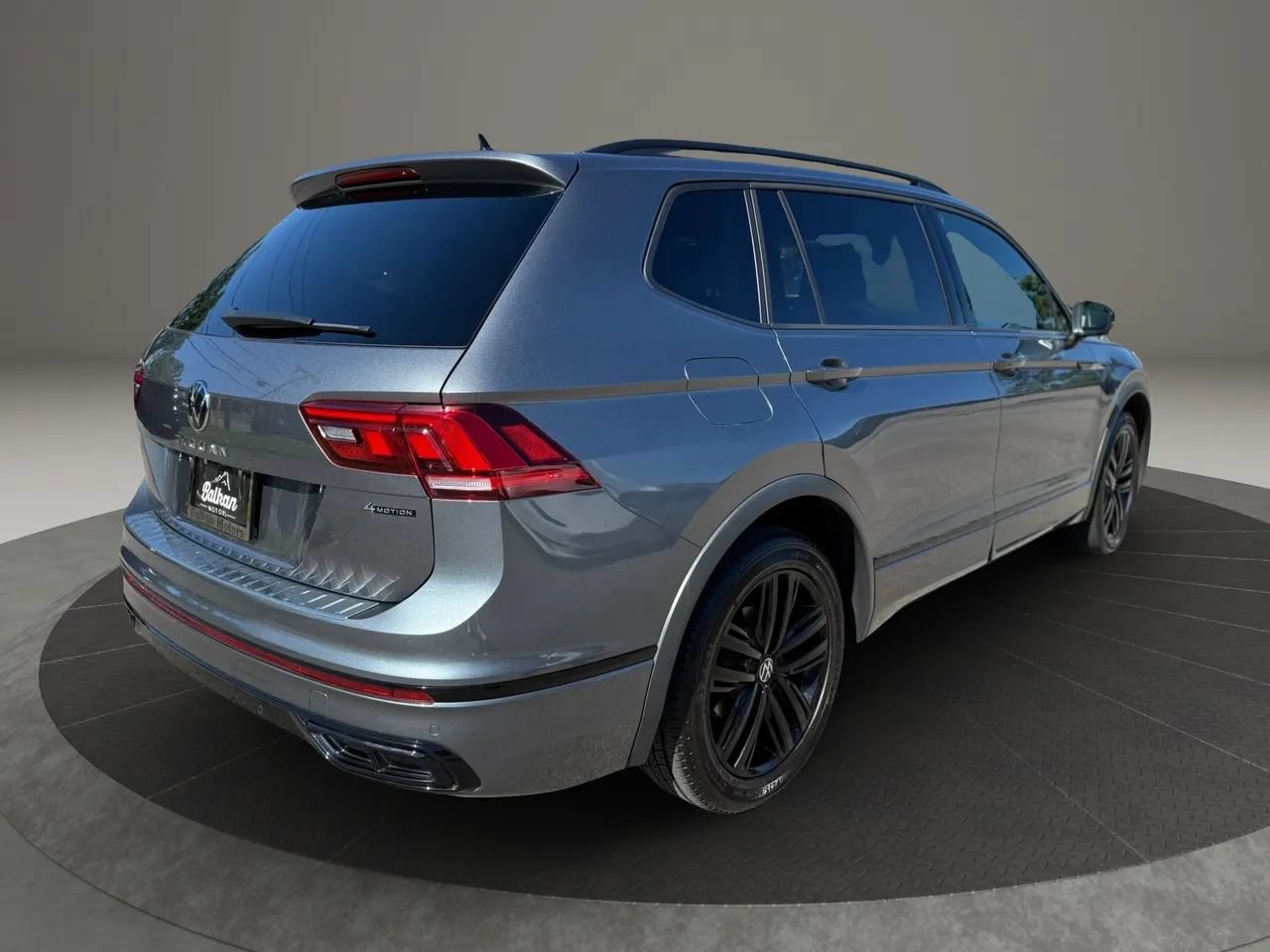 Used 2022 Volkswagen Tiguan SE R-Line AWD/4WD image 6