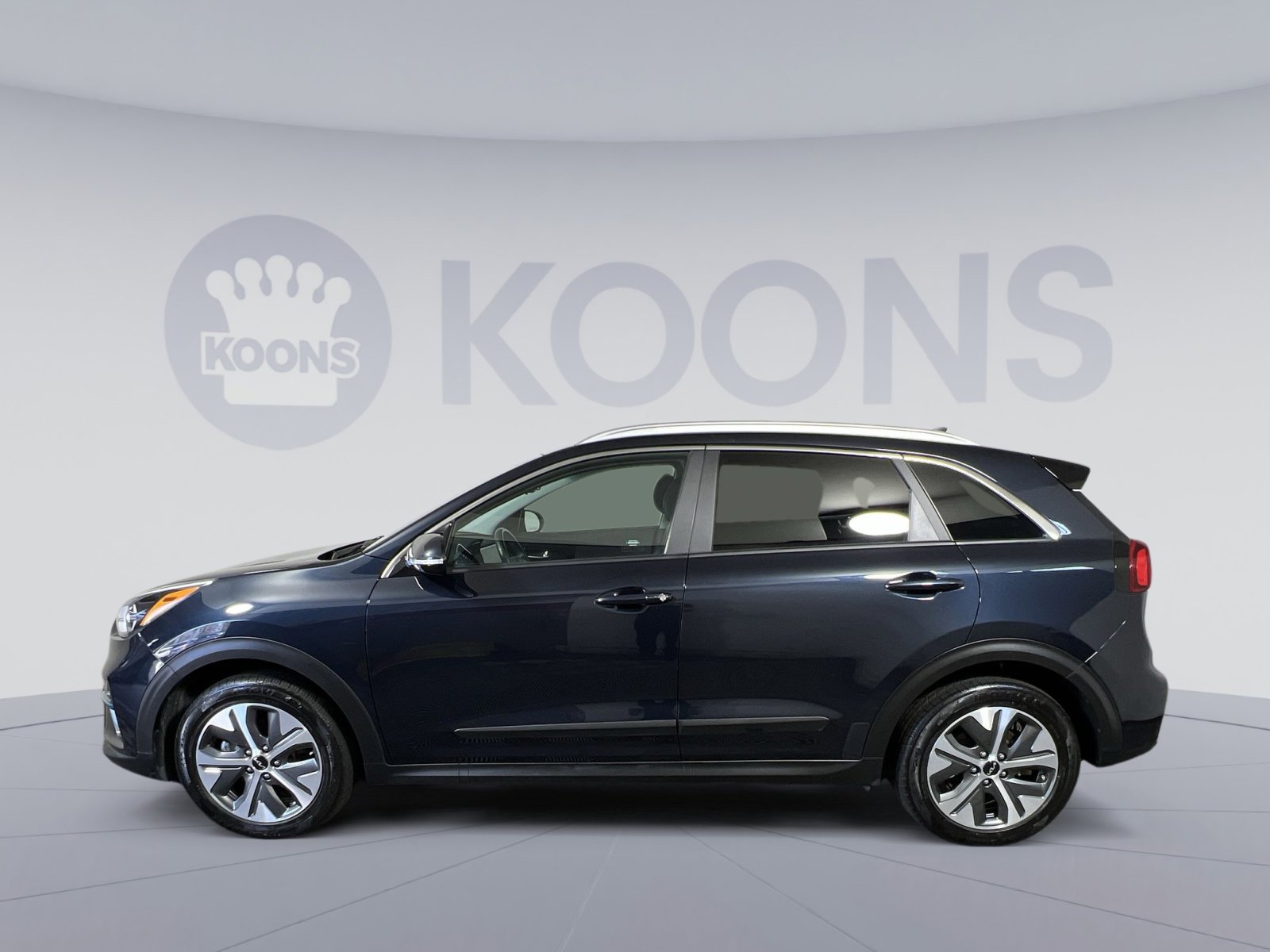 Used 2022 Kia Niro EX Premium w/ Cold Weather Package image 2
