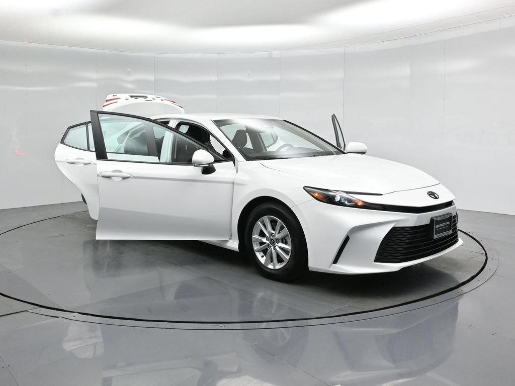 Used 2025 Toyota Camry LE FWD image 28