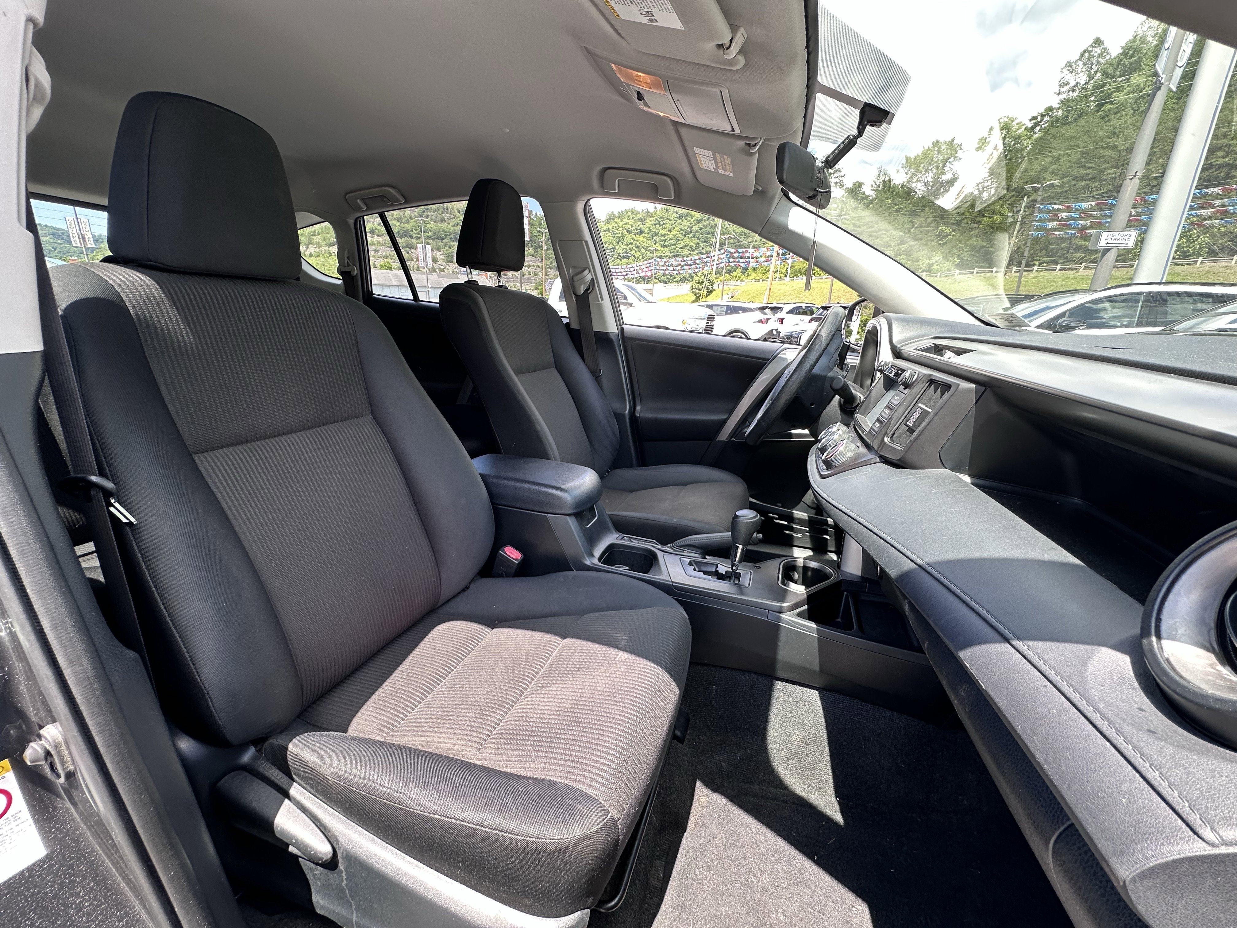 Used 2016 Toyota RAV4 LE AWD/4WD image 9