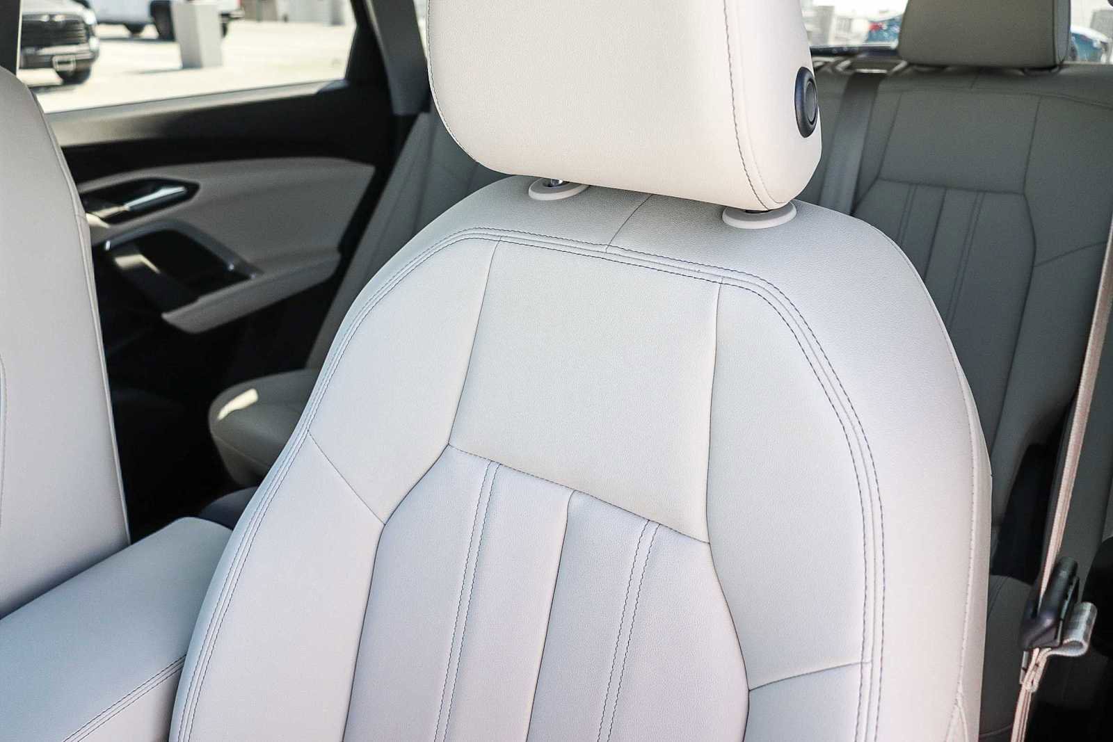 Used 2025 Audi Q5 Premium w/ Convenience Package image 35