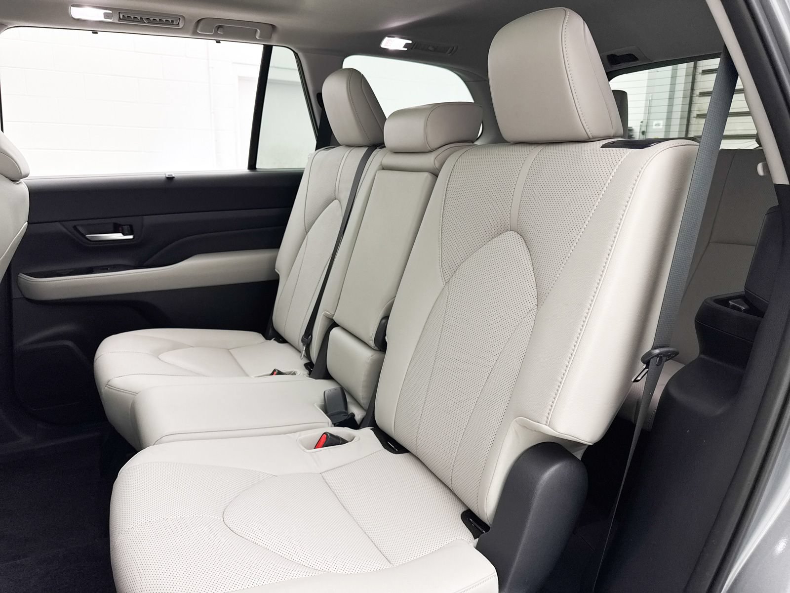 Used 2025 Toyota Grand Highlander FWD image 32