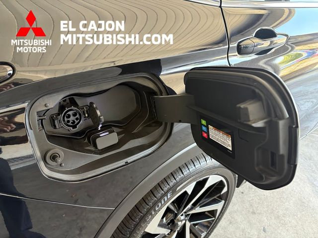 Used 2025 Mitsubishi Outlander SE AWD/4WD image 3