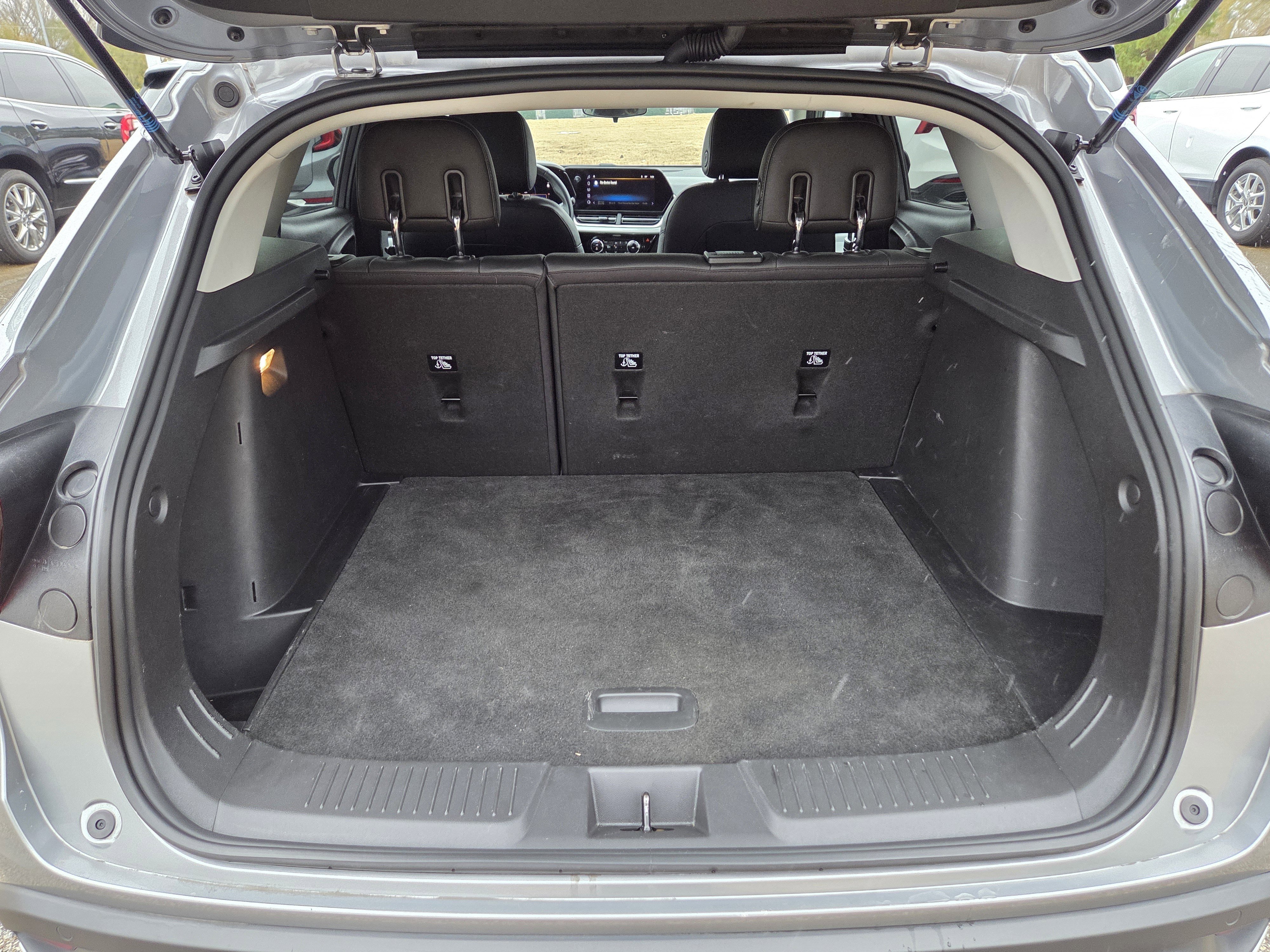 Used 2024 Chevrolet Trax LT w/ Driver Confidence Package image 8