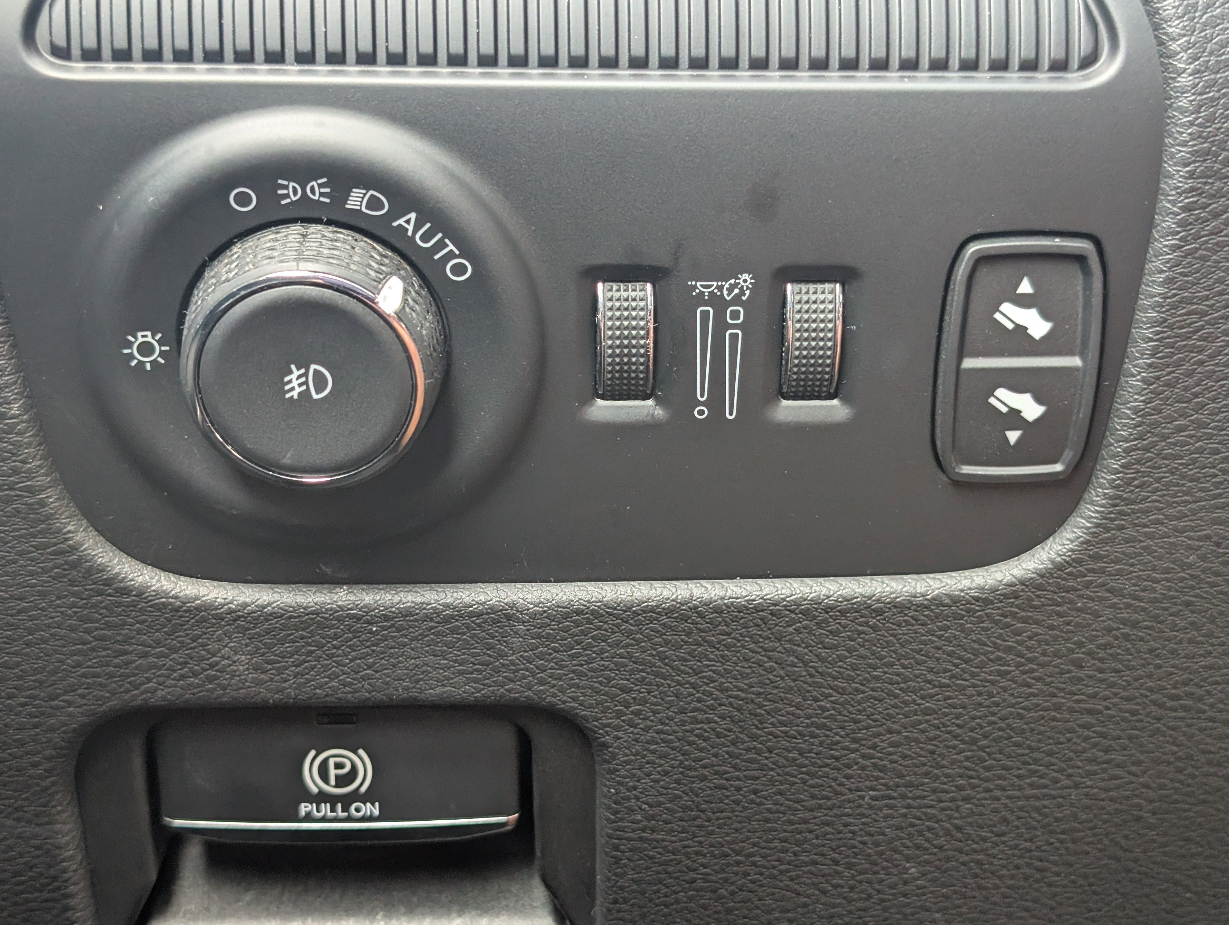 Used 2024 Jeep Wagoneer L 4WD w/ Premium Group I image 16