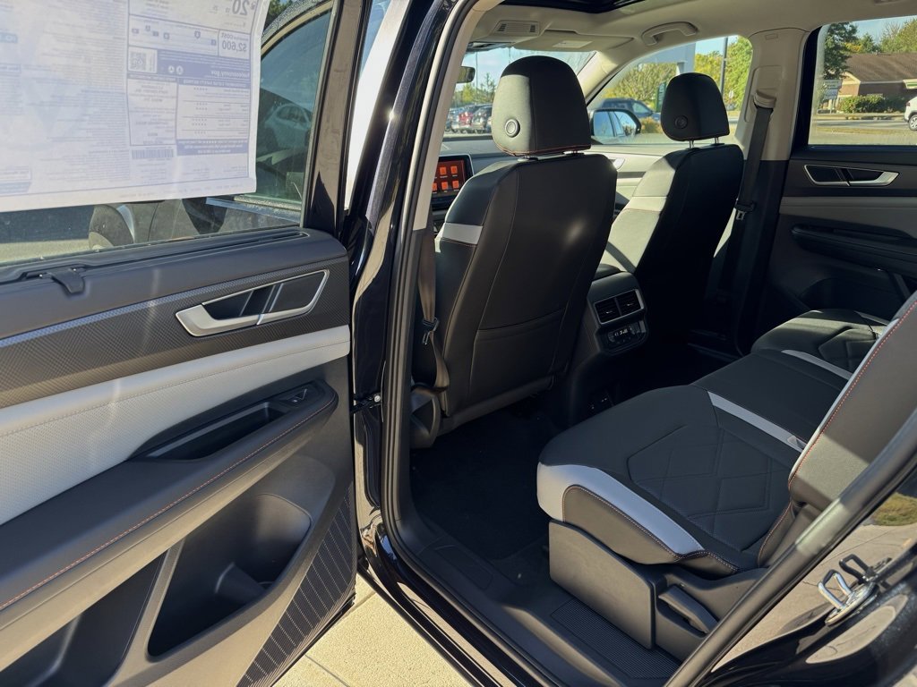 New 2025 Volkswagen Atlas Peak Edition SE image 27