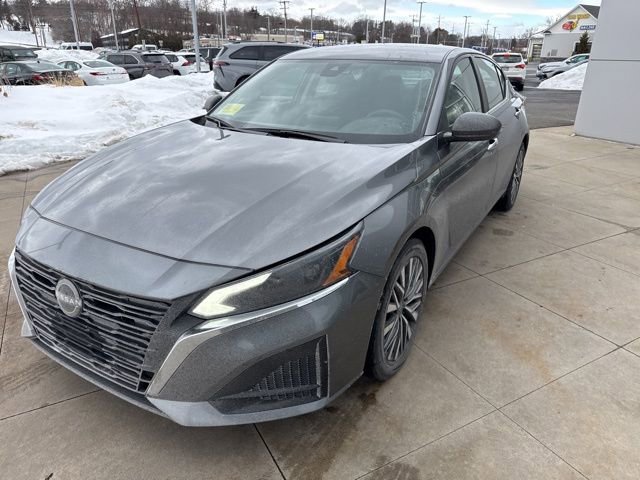 Used 2024 Nissan Altima 2.5 SV image 4