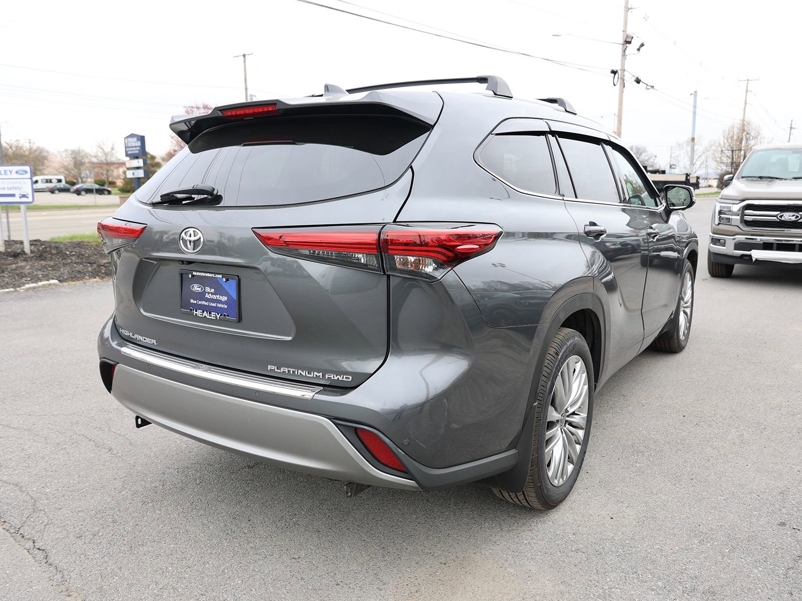 Used 2023 Toyota Highlander Platinum image 7