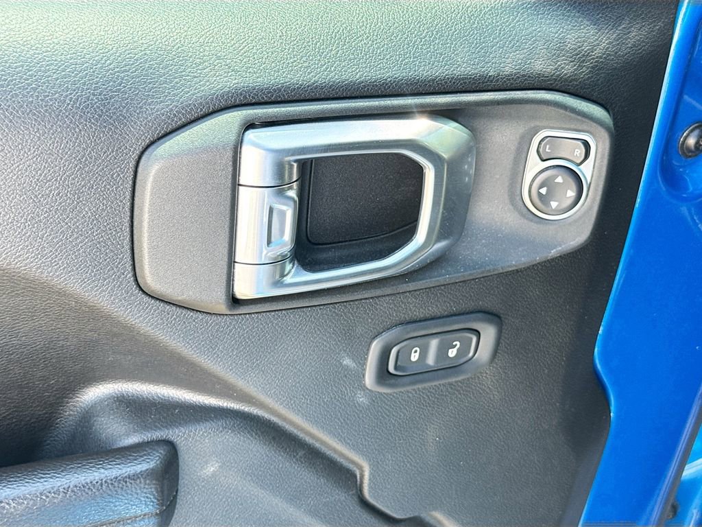 Used 2023 Jeep Wrangler Unlimited w/ Cold Weather Group image 19