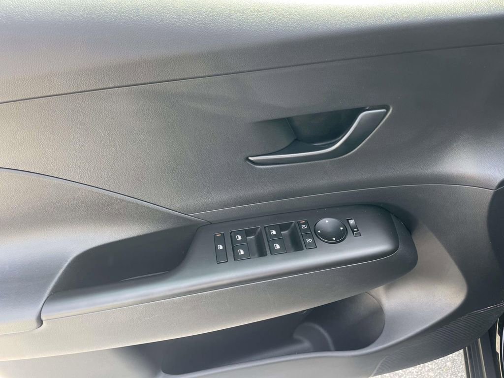 Used 2025 Hyundai Kona SEL FWD image 14