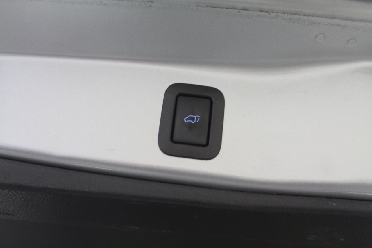 Used 2019 Toyota Highlander LE image 30