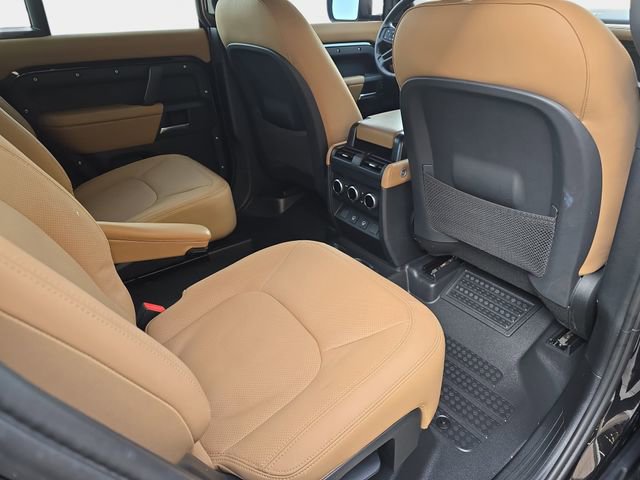 Used 2025 Land Rover Defender 130 X-Dynamic SE image 11