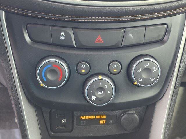 Used 2019 Chevrolet Trax LS w/ LPO, Protection Package FWD image 21