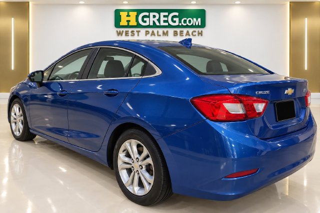 Used 2019 Chevrolet Cruze LT w/ Sun And Sound Package FWD image 4