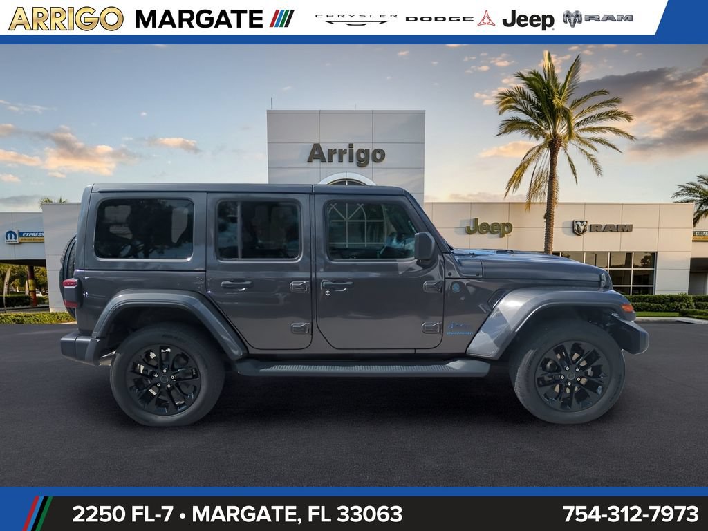 Used 2025 Jeep Wrangler Unlimited Sahara AWD/4WD image 4