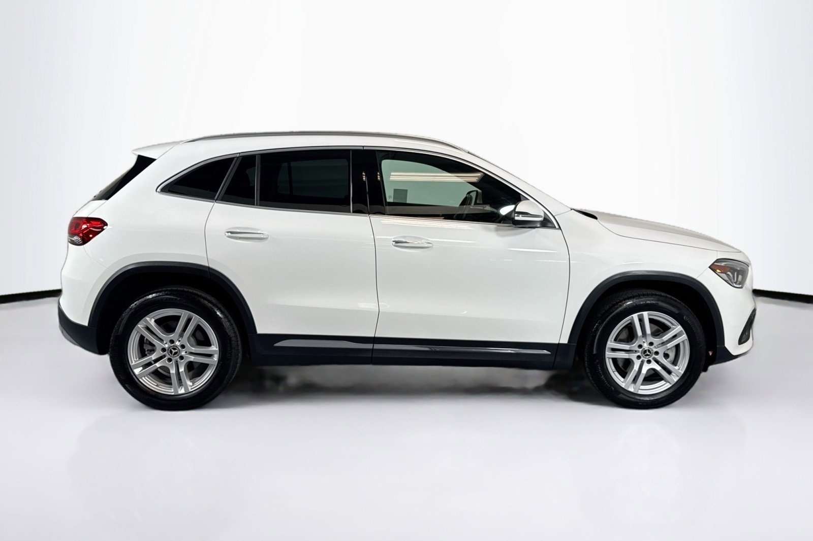 Certified 2023 Mercedes-Benz GLA 250 4MATIC w/ Premium Package image 4