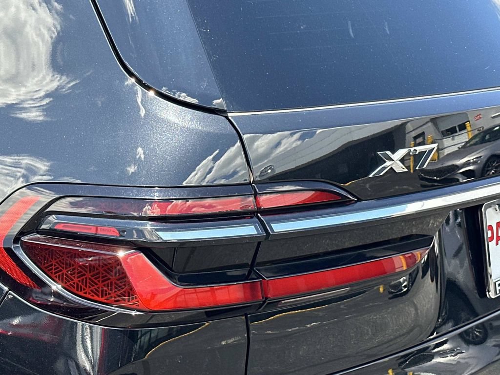 Used 2023 BMW X7 xDrive40i w/ Climate Comfort Package AWD/4WD image 8