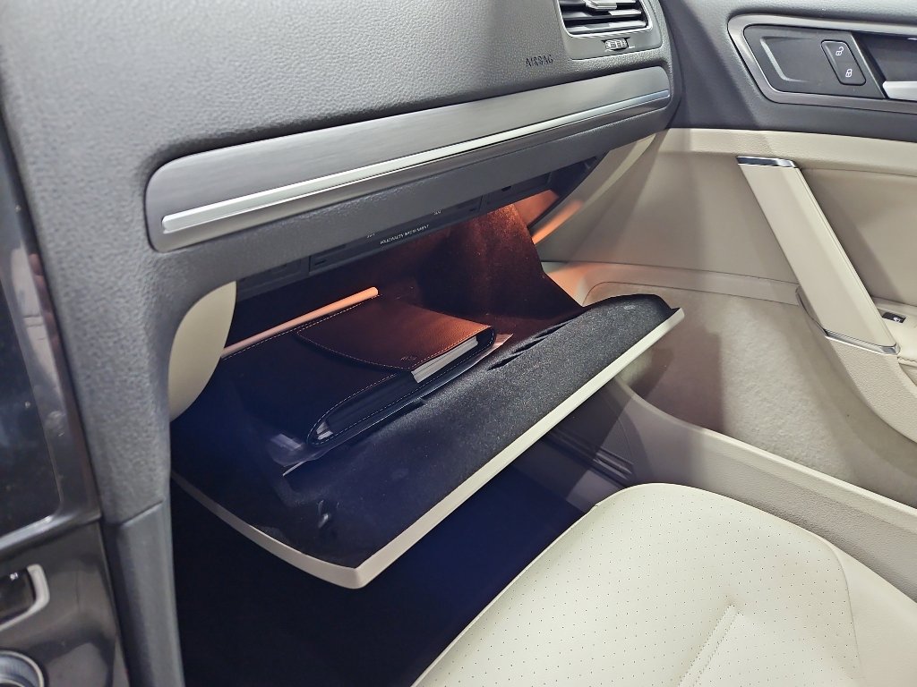 Used 2019 Volkswagen e-Golf SEL Premium image 17