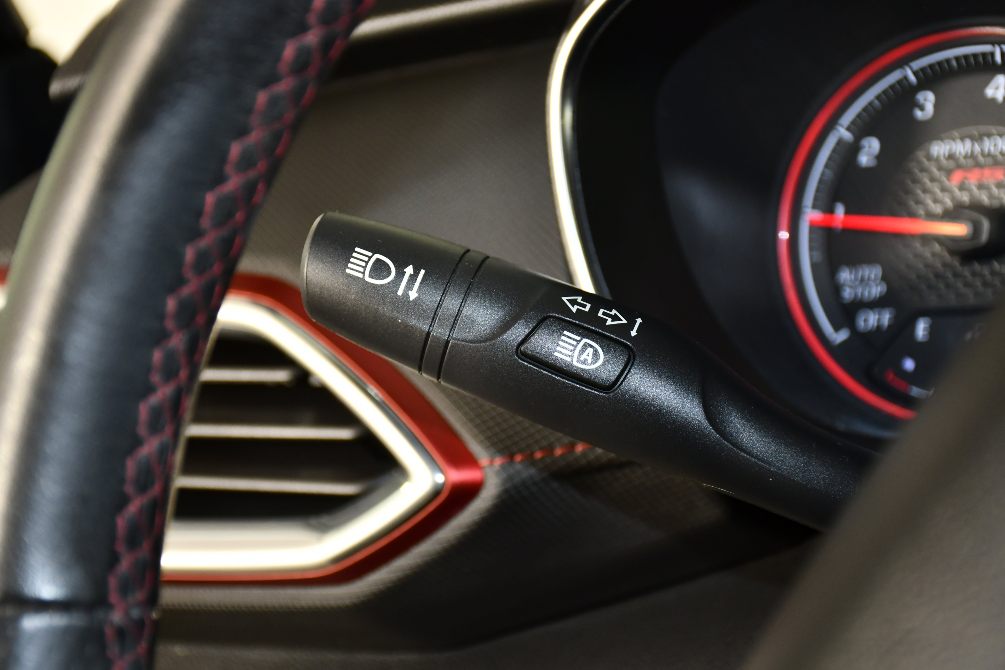 Used 2021 Chevrolet TrailBlazer RS w/ Sun and Liftgate Package image 23