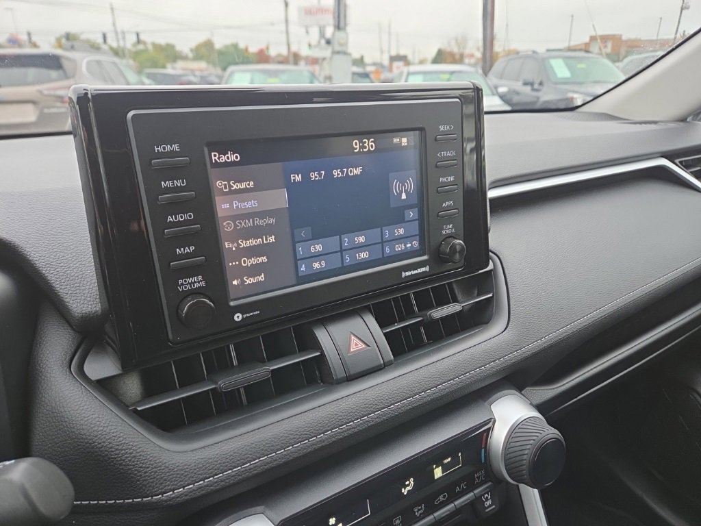 Used 2021 Toyota RAV4 LE image 31