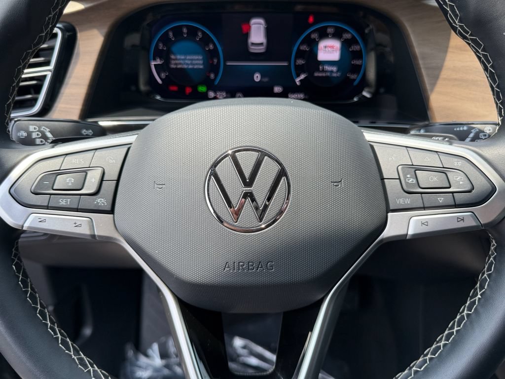 Used 2025 Volkswagen Atlas SE FWD image 19