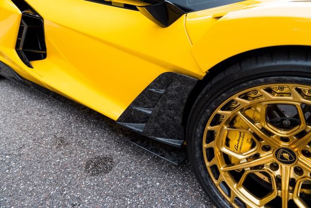 Used 2025 Lamborghini Revuelto AWD/4WD image 21