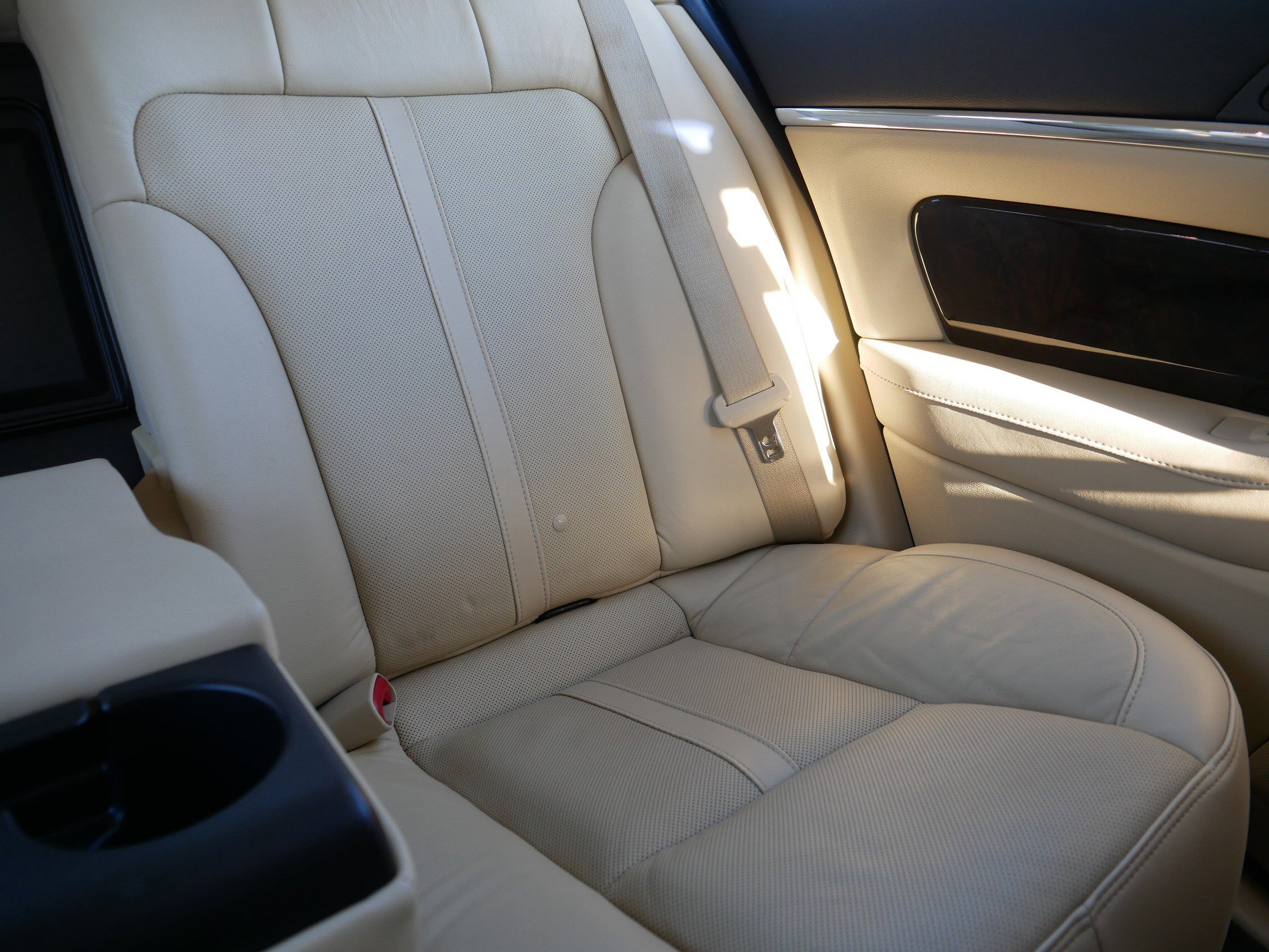 Used 2015 Lincoln MKS w/ Equipment Group 101A image 14