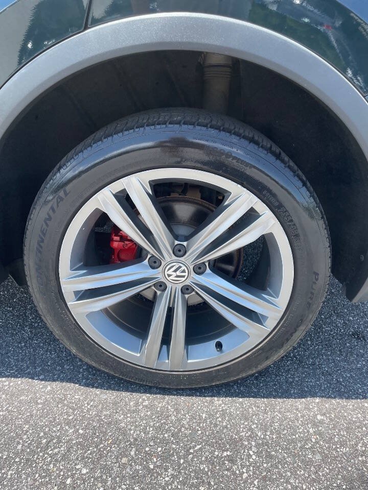 Used 2018 Volkswagen Tiguan SEL w/ R-Line Package FWD image 22