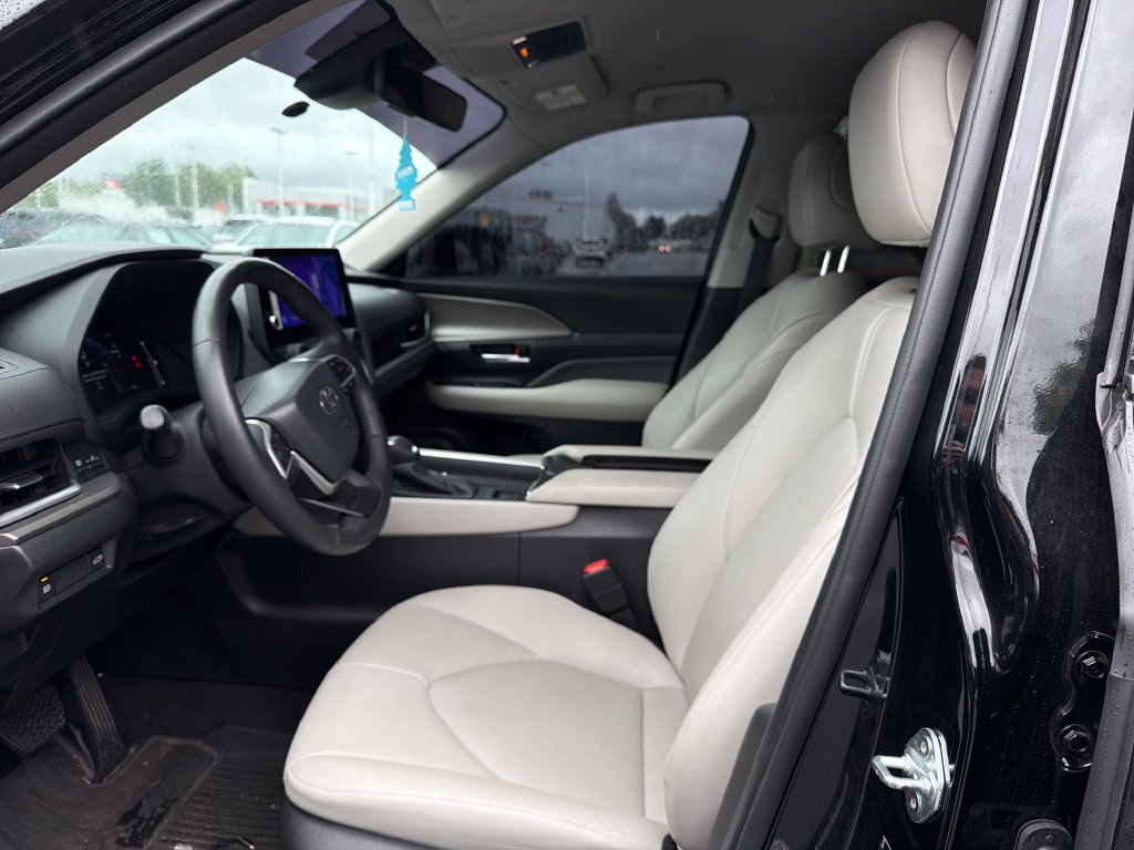 Used 2024 Toyota Grand Highlander AWD image 10
