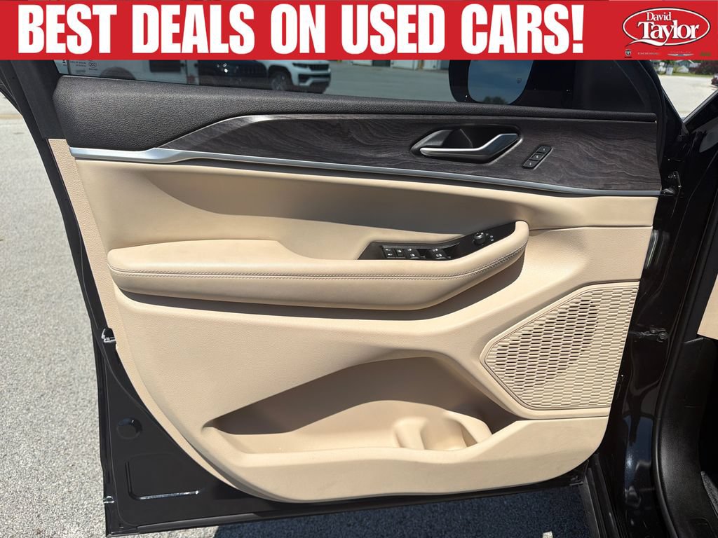 Used 2023 Jeep Grand Cherokee Limited AWD/4WD image 20