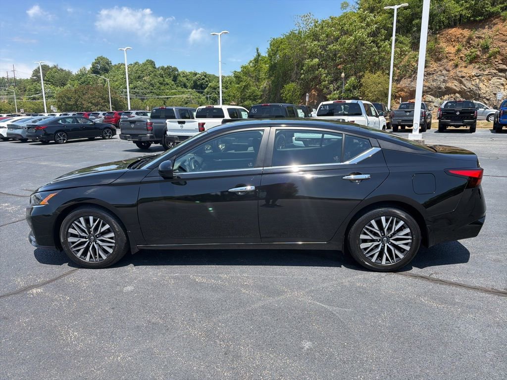 Used 2023 Nissan Altima 2.5 SV FWD image 4