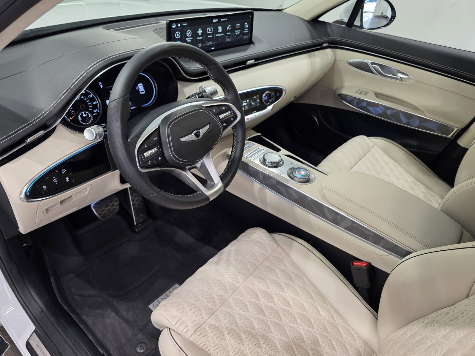 Used 2025 Genesis GV70 3.5T Sport w/ Sport Advanced Package image 8