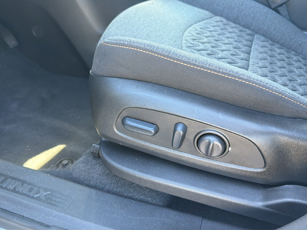Used 2023 Chevrolet Equinox LT FWD image 19