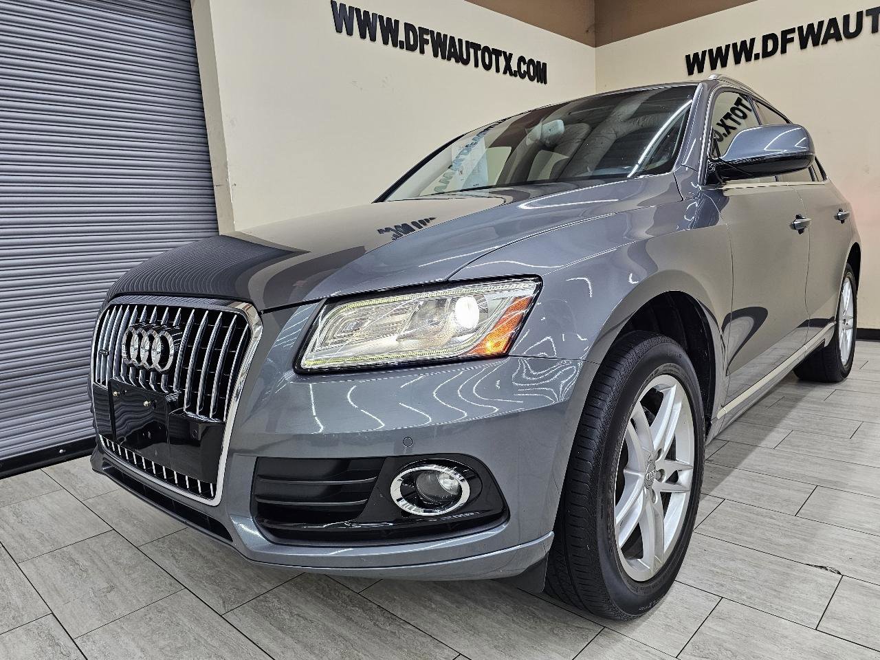 Used 2016 Audi Q5 2.0T Premium Plus w/ Technology Package AWD/4WD image 2