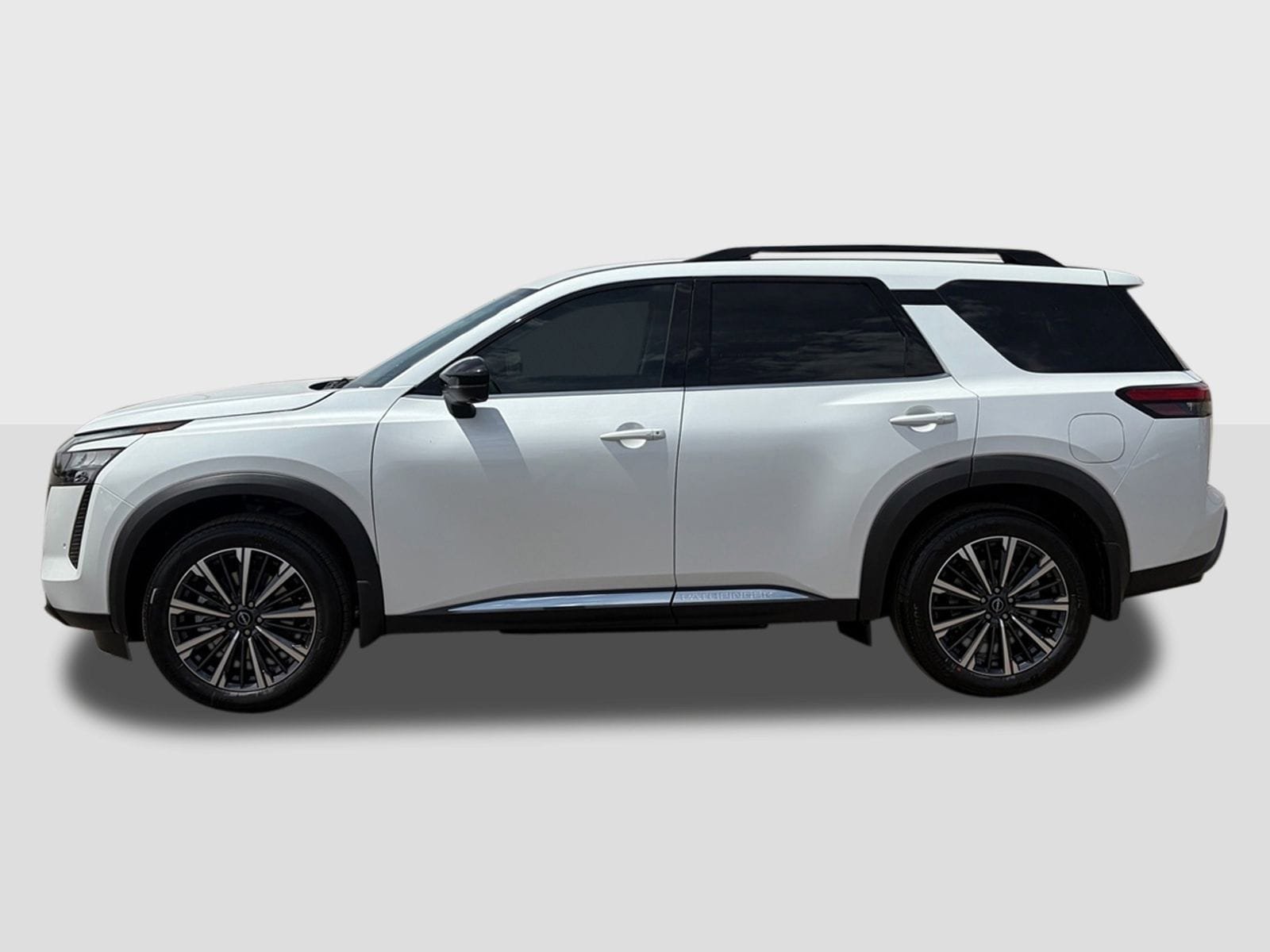 New 2026 Nissan Pathfinder Platinum FWD image 2