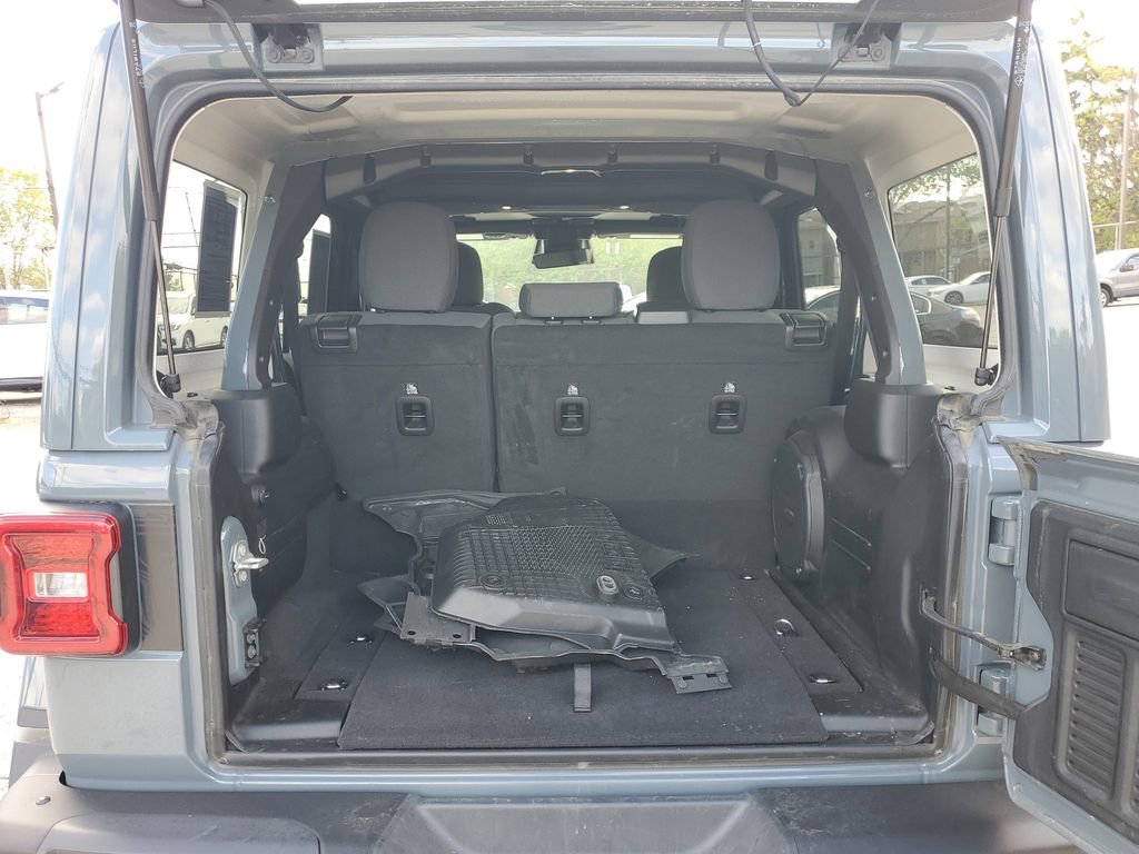 Used 2025 Jeep Wrangler Unlimited Sahara AWD/4WD image 8