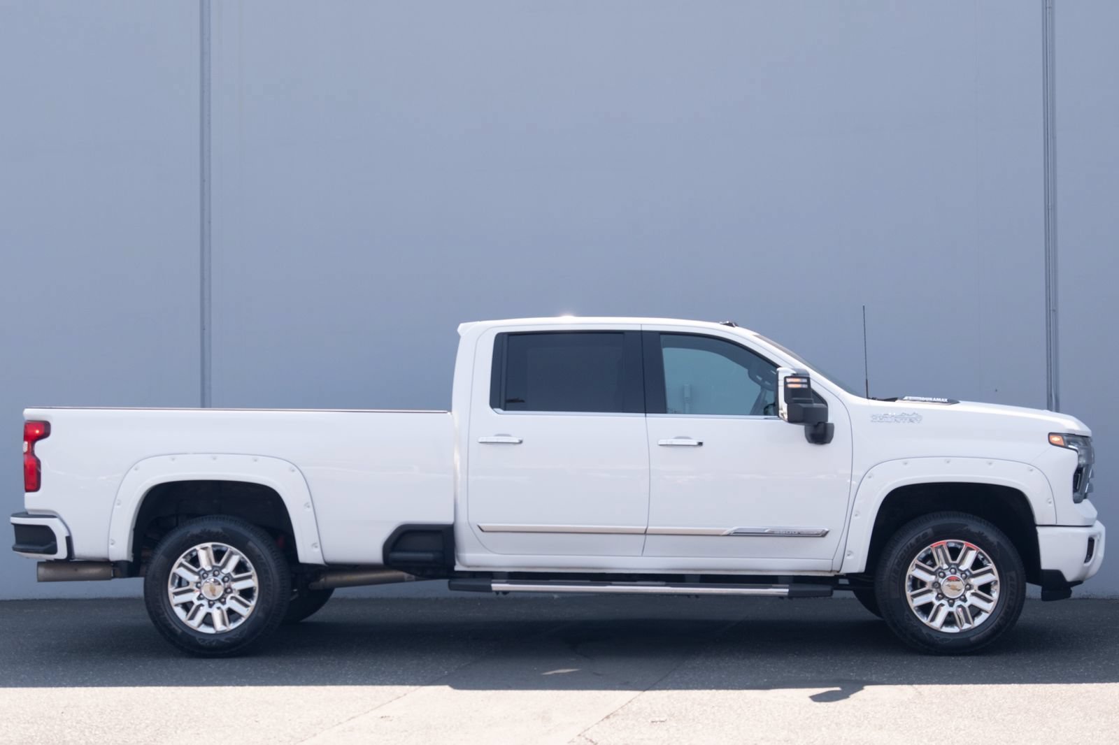 Used 2024 Chevrolet Silverado 3500 High Country w/ Technology Package AWD/4WD image 33