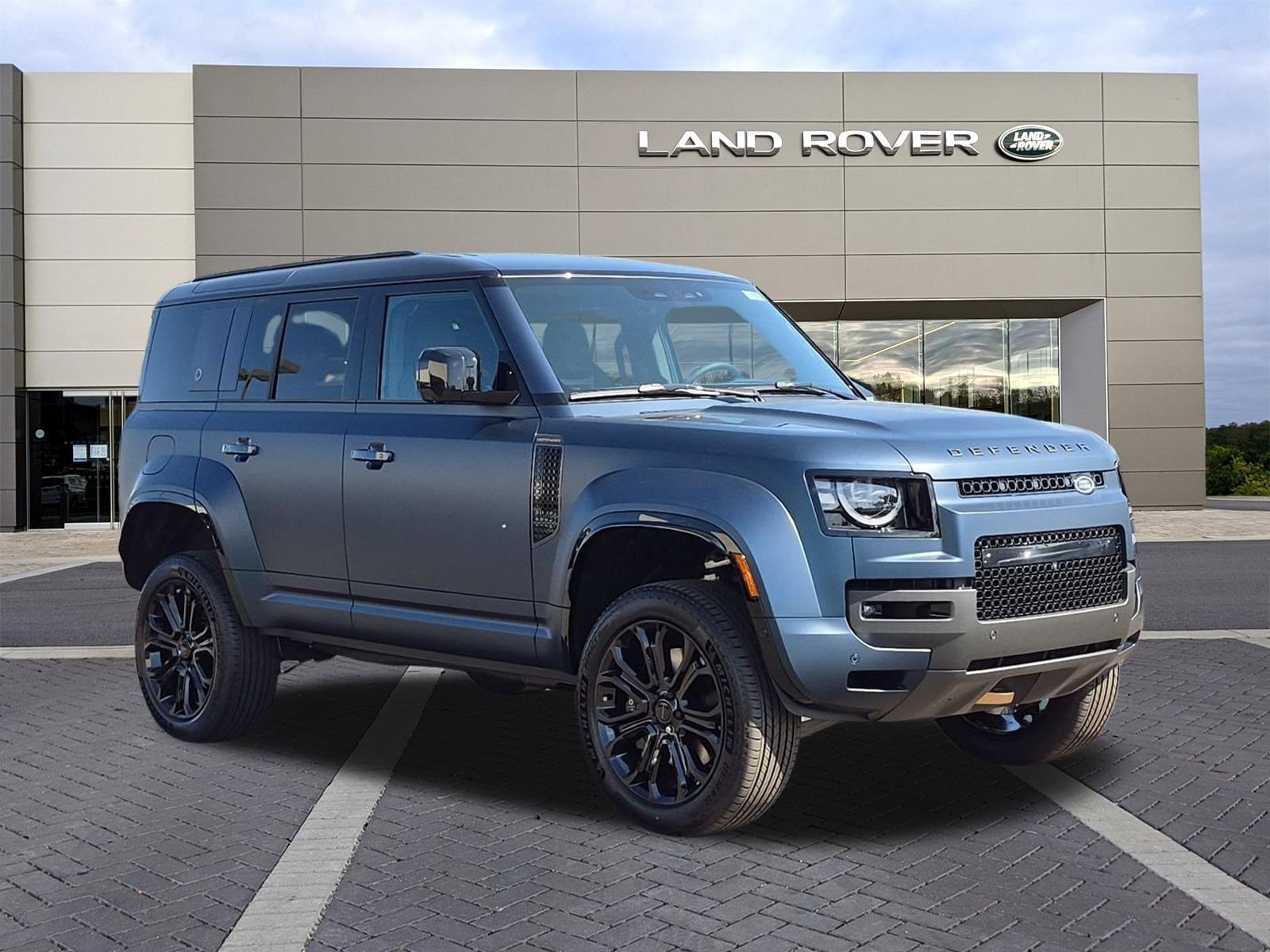 New 2026 Land Rover Defender 110 OCTA AWD/4WD image 3