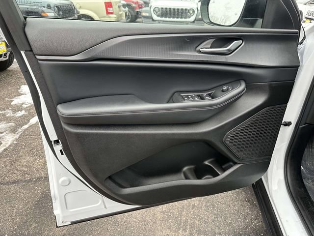 Certified 2024 Jeep Grand Cherokee Laredo X image 12