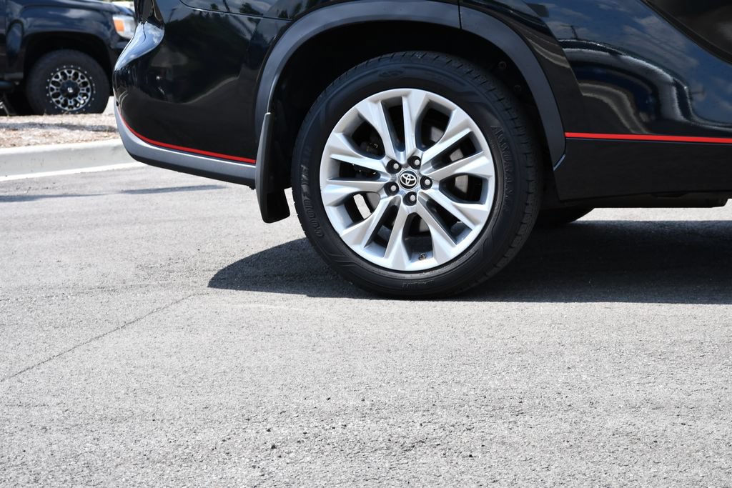 Used 2021 Toyota Highlander Limited AWD/4WD image 10