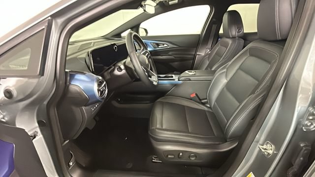 Used 2024 Chevrolet Equinox EV LT FWD image 12