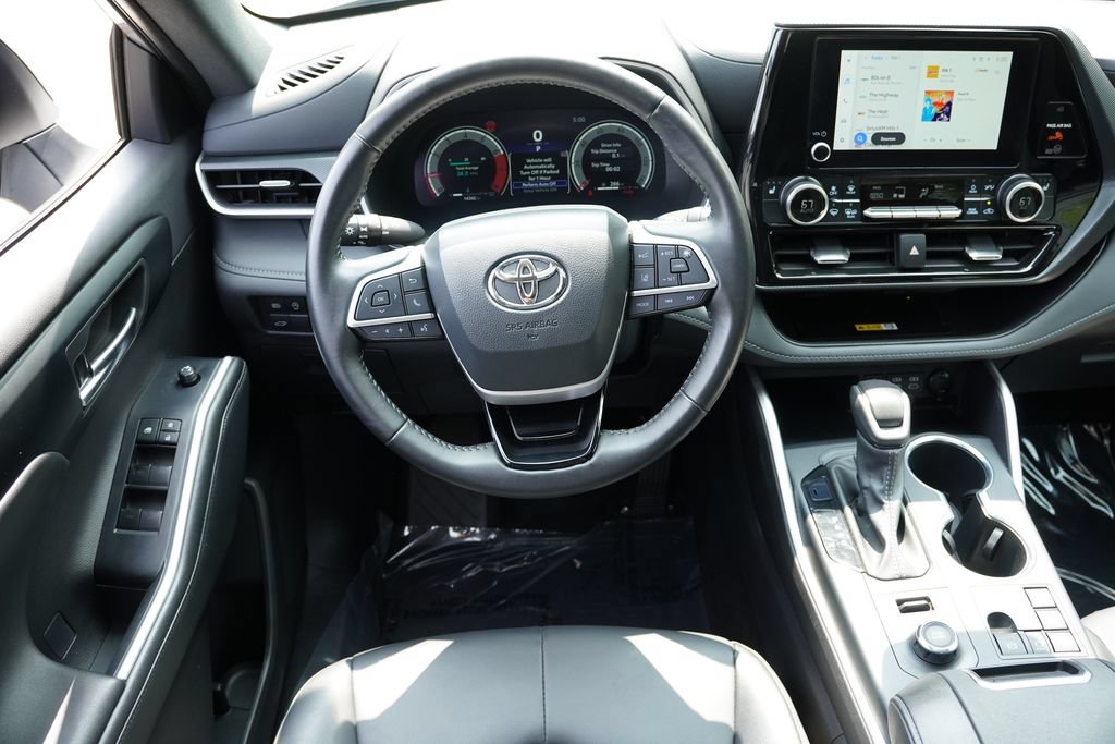 Used 2025 Toyota Highlander XSE AWD/4WD image 22